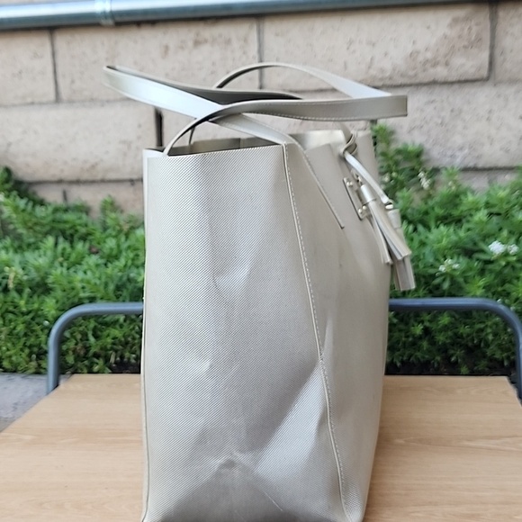 Michael Kors Champagne Metalic Gold Shopping Tote - Picture 2 of 13